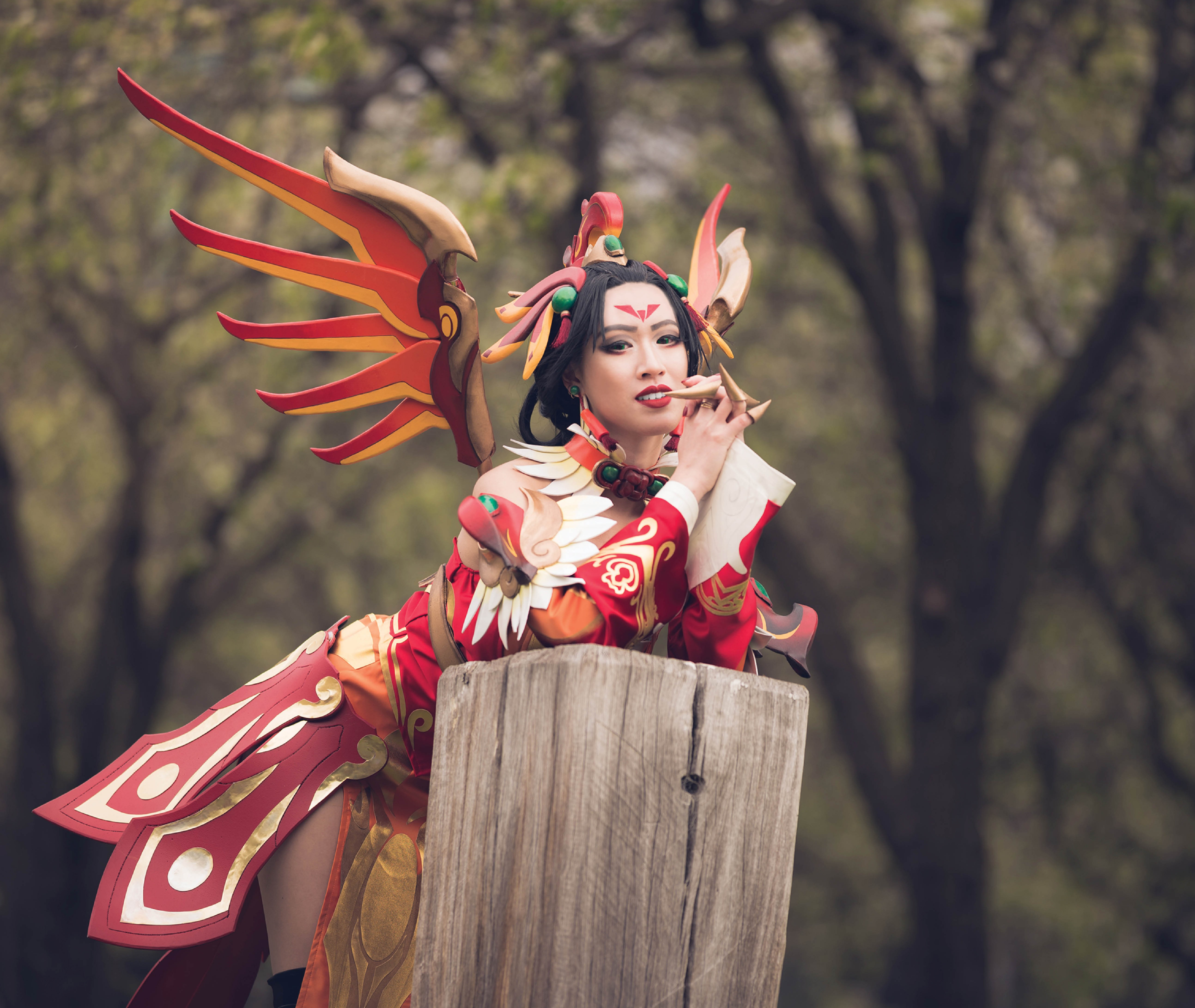 cosplayer Cinohrui (Cindy) in winged red and gold costume