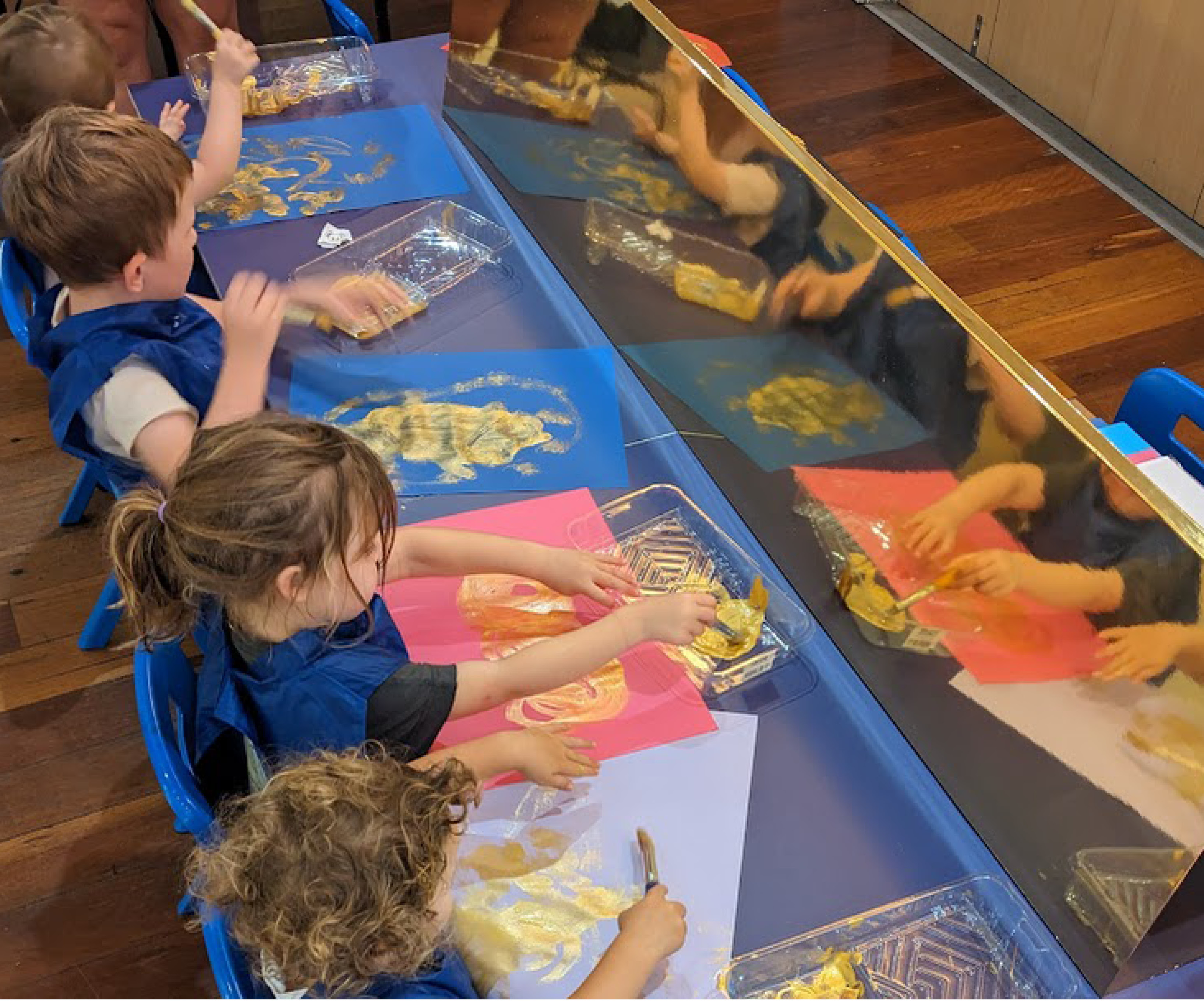 Kids painting in Hazelhurst gallery